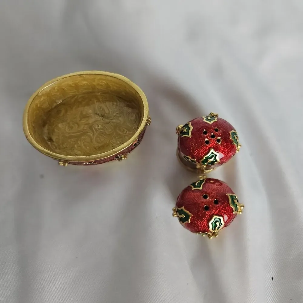 Bombay‎ Company Salt & Pepper Set with Tray ~ Holly Christmas